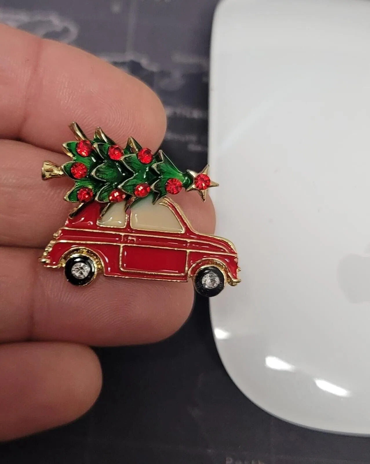 Car Christmas Tree Brooch Celebrity Pin Vintage Look Gold Plated Queen Broach S1