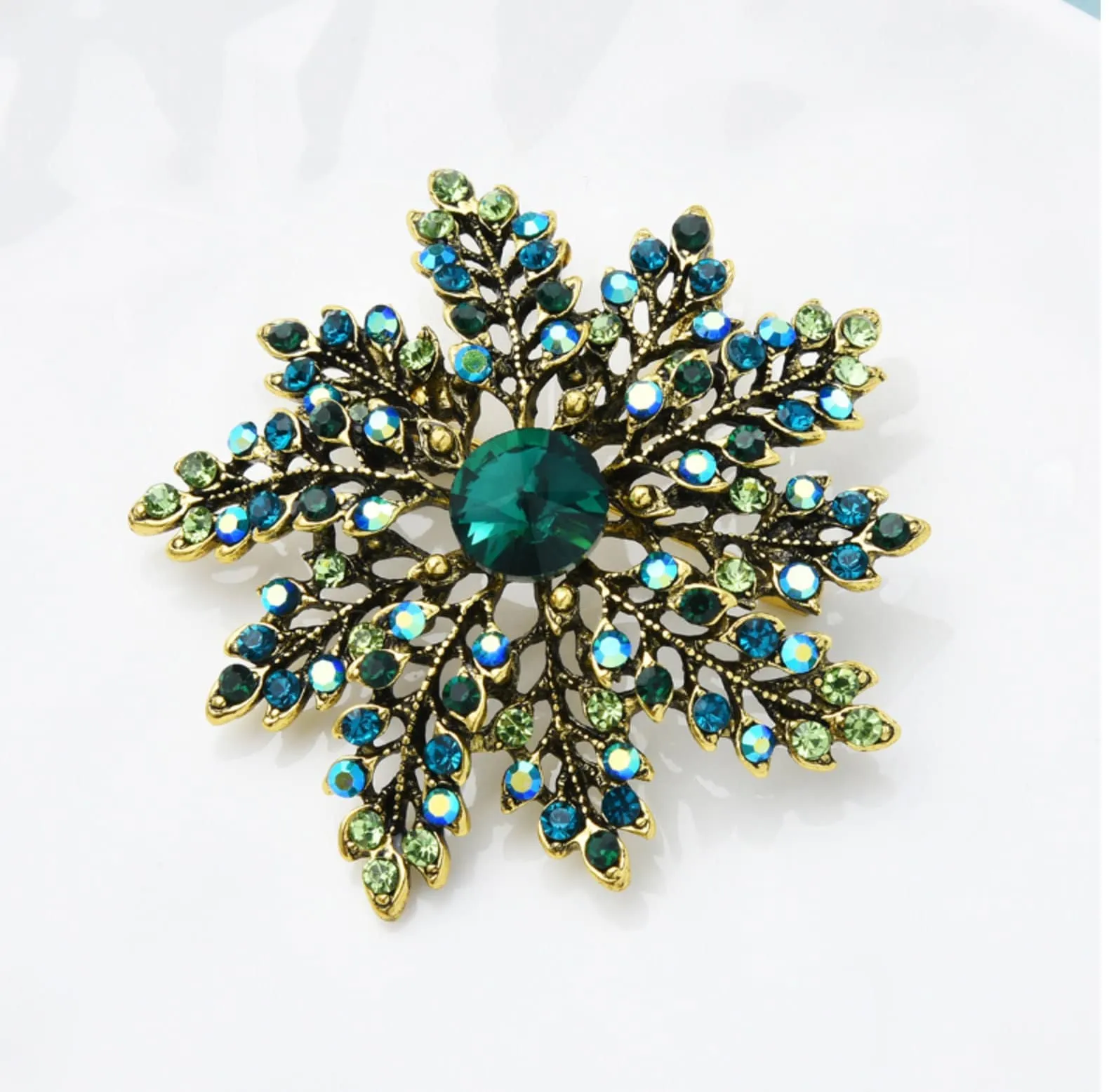 Flower brooch vintage look gold plated celebrity king star broach queen pin u24