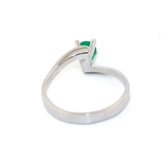 Round-Cut 18 KT White Gold Emerald Ring