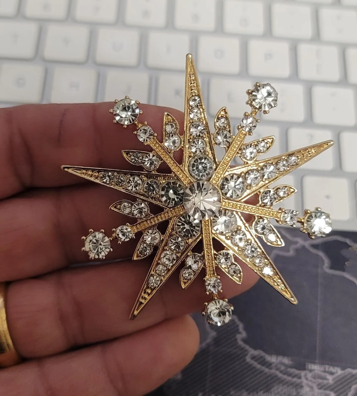 Starburst Celebrity Brooch Pin Stunning Vintage Look Gold plated Broach JJJ34G