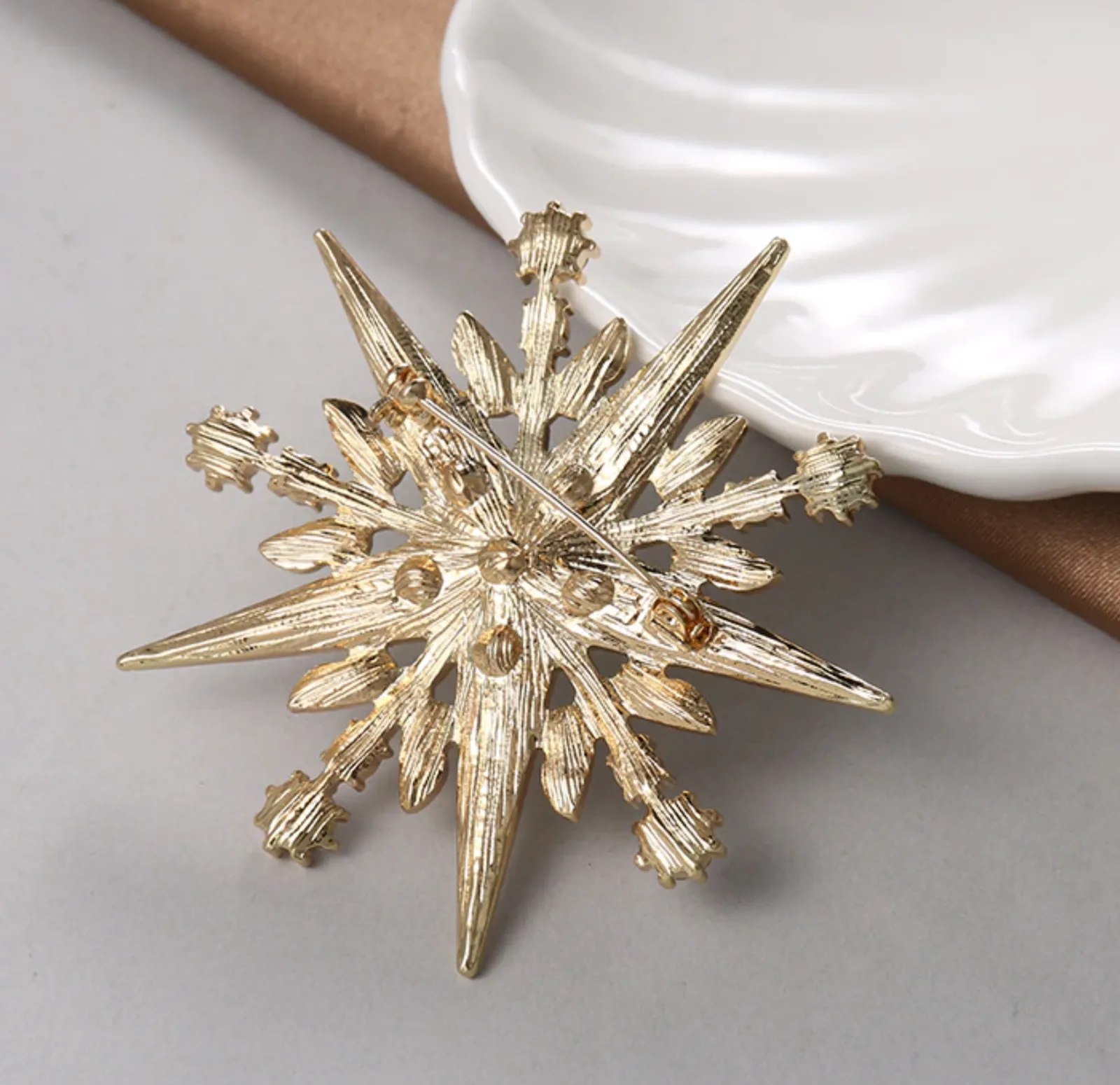 Starburst Celebrity Brooch Pin Stunning Vintage Look Gold plated Broach JJJ34G