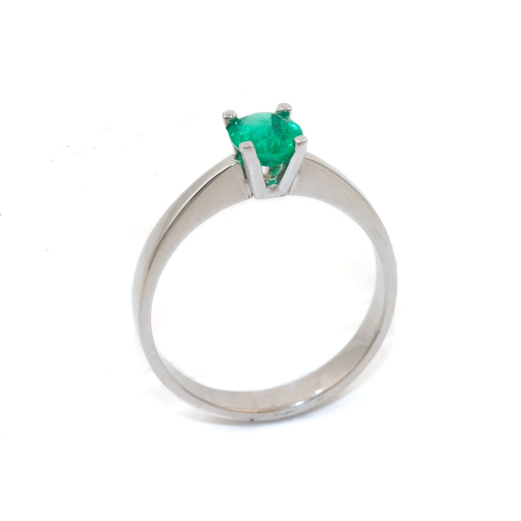 Vintage 18K Oval Cut Emerald Ring